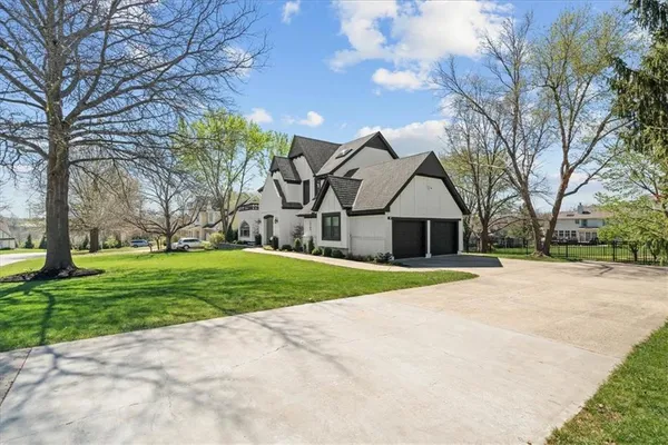 $825,000 | 15190 Granada Road, Leawood, KS 66224
