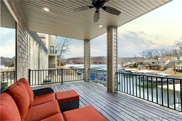 $829,900 | 27112 White Horse Circle, Rocky Mount, MO 65072