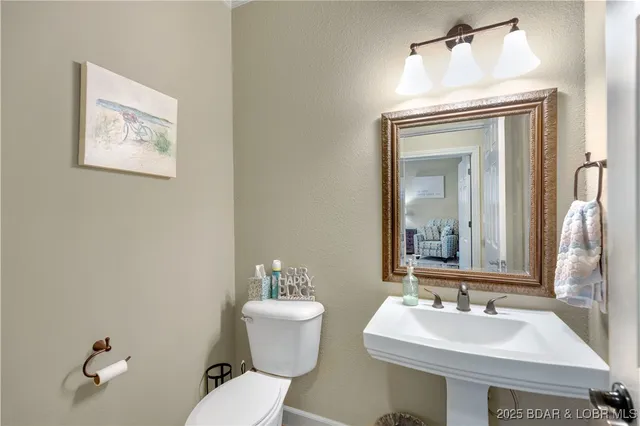 $829,900 | 27112 White Horse Circle, Rocky Mount, MO 65072