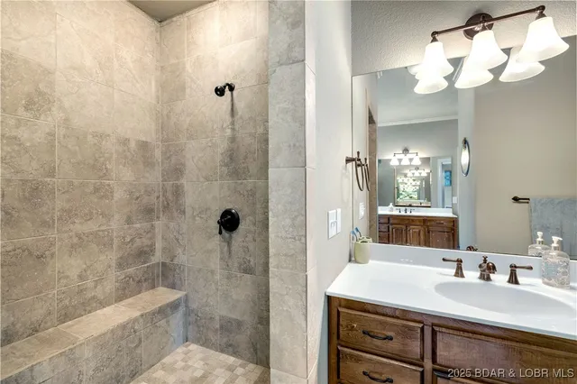 $829,900 | 27112 White Horse Circle, Rocky Mount, MO 65072