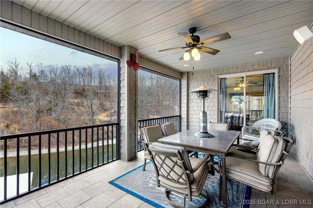 $829,900 | 27112 White Horse Circle, Rocky Mount, MO 65072