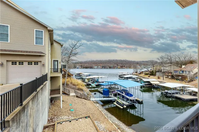 $829,900 | 27112 White Horse Circle, Rocky Mount, MO 65072