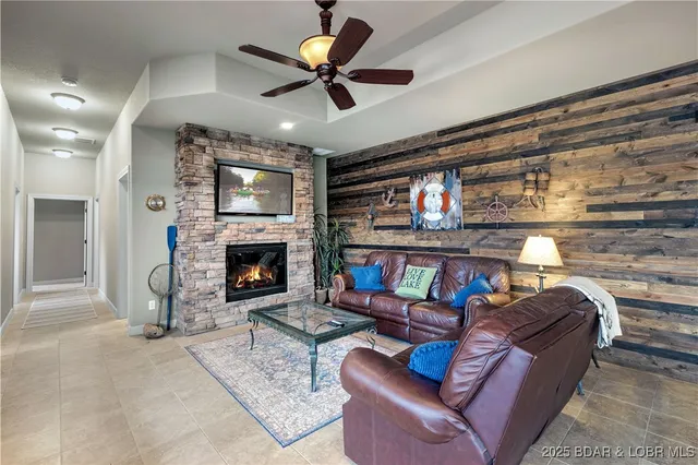 $829,900 | 27112 White Horse Circle, Rocky Mount, MO 65072