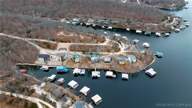 $829,900 | 27112 White Horse Circle, Rocky Mount, MO 65072