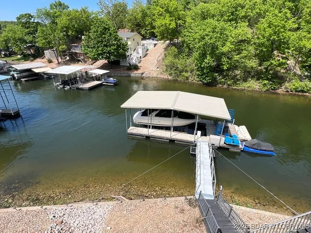 $829,900 | 27112 White Horse Circle, Rocky Mount, MO 65072