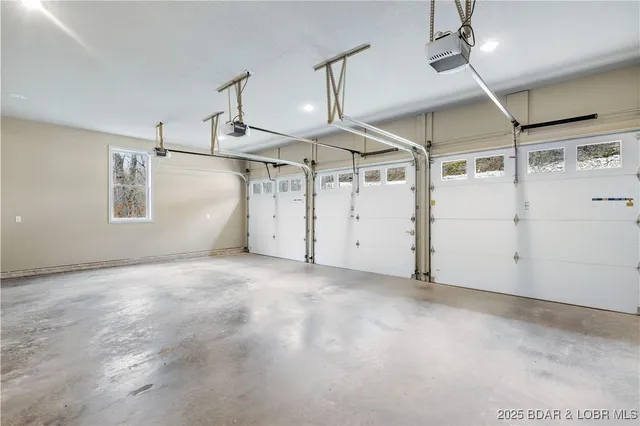 $829,900 | 27112 White Horse Circle, Rocky Mount, MO 65072