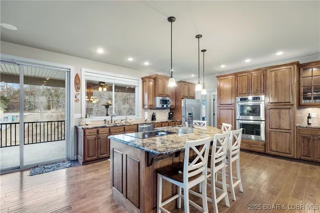 $829,900 | 27112 White Horse Circle, Rocky Mount, MO 65072