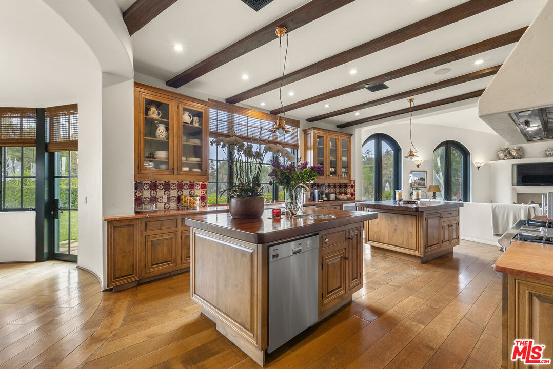 361 Fordyce Road Los Angeles, CA 90049 - Photo 11 of 40 a kitchen with stainless steel appliances granite countertop a lot of counter top space