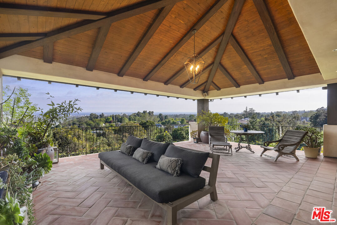 361 Fordyce Road Los Angeles, CA 90049 - Photo 20 of 40 a outdoor space with furniture