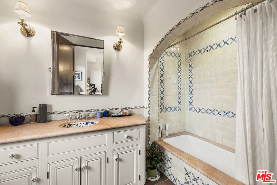 361 Fordyce Road Los Angeles, CA 90049 - Photo 24 of 40 a bathroom with a bathtub and a sink