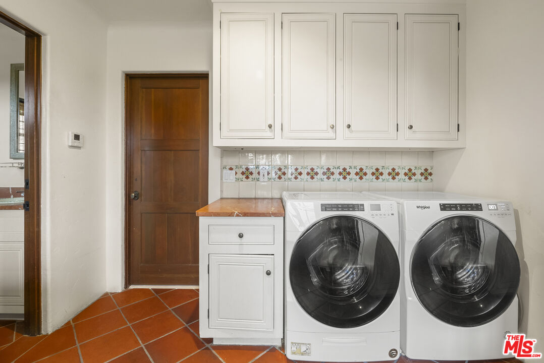 361 Fordyce Road Los Angeles, CA 90049 - Photo 28 of 40 a utility room with dryer and washer