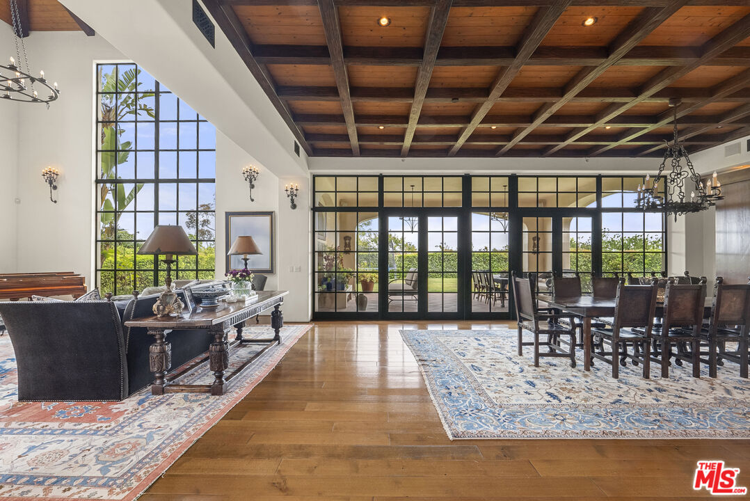 361 Fordyce Road Los Angeles, CA 90049 - Photo 5 of 40 a indoor view
