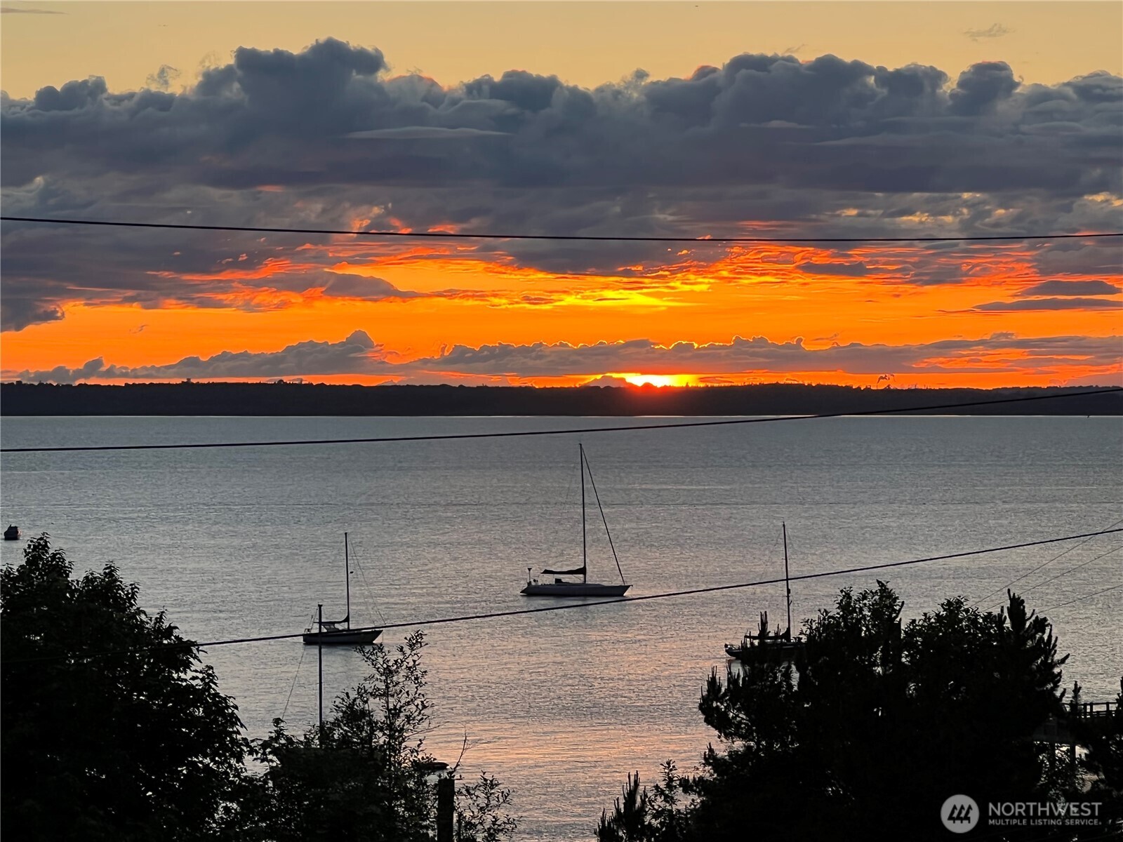 1014 11th Street, Unit 302 Bellingham, WA 98225 - Photo 26 of 30 a view of swimming pool and mountain view