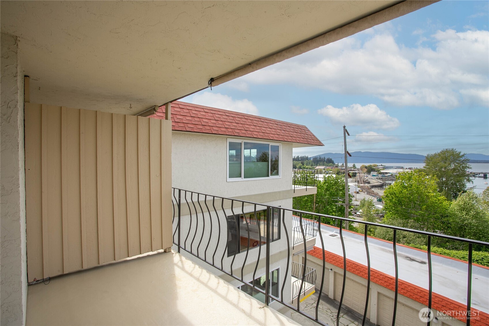 1014 11th Street, Unit 302 Bellingham, WA 98225 - Photo 7 of 30 a view of balcony with small garden