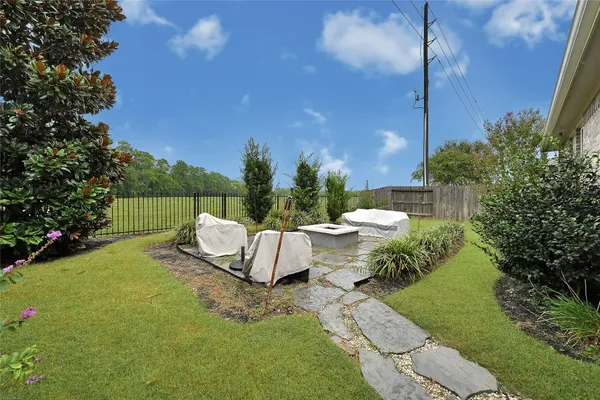 $2,750 | 13513 Northline Lake Drive, Houston, TX 77044