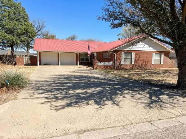 $230,000 | 412 Sunset Drive, Hereford, TX 79045