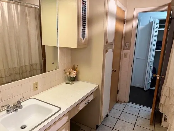 $230,000 | 412 Sunset Drive, Hereford, TX 79045