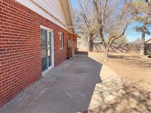 $230,000 | 412 Sunset Drive, Hereford, TX 79045