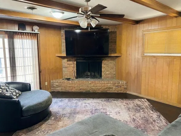 $230,000 | 412 Sunset Drive, Hereford, TX 79045
