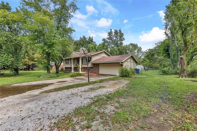 $194,000 | 100 Meadow Lane, Coffeyville, KS 67337