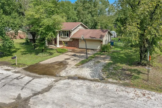 $194,000 | 100 Meadow Lane, Coffeyville, KS 67337