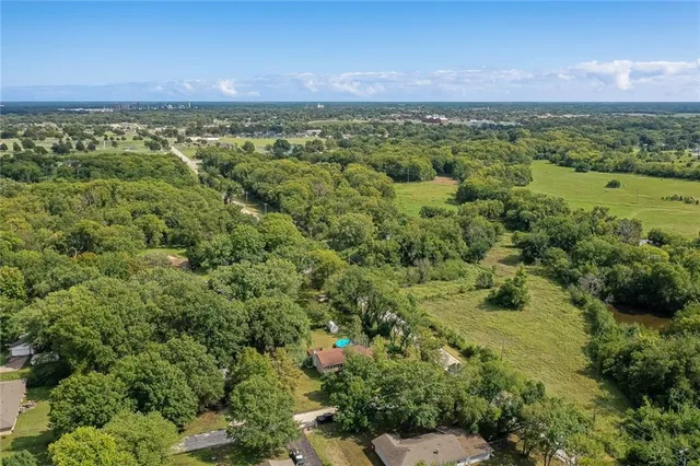 $194,000 | 100 Meadow Lane, Coffeyville, KS 67337