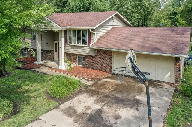 $194,000 | 100 Meadow Lane, Coffeyville, KS 67337