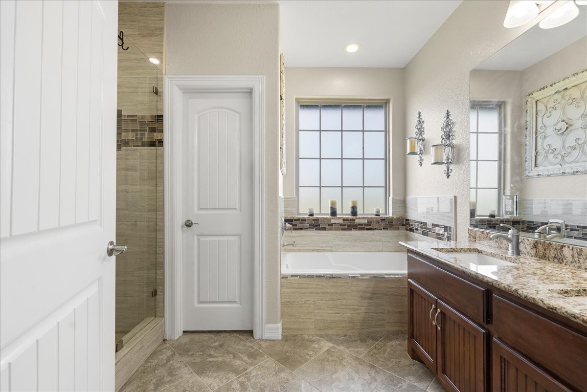722 Bunkhouse Trail Angleton, TX 77515 - Photo 20 of 33 Gallery Image 20