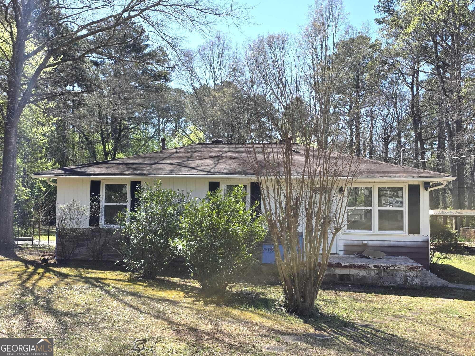 15 Dixie Drive Stockbridge, GA 30281 - Photo 2 of 19 a view of a yard in front of a house with large tree