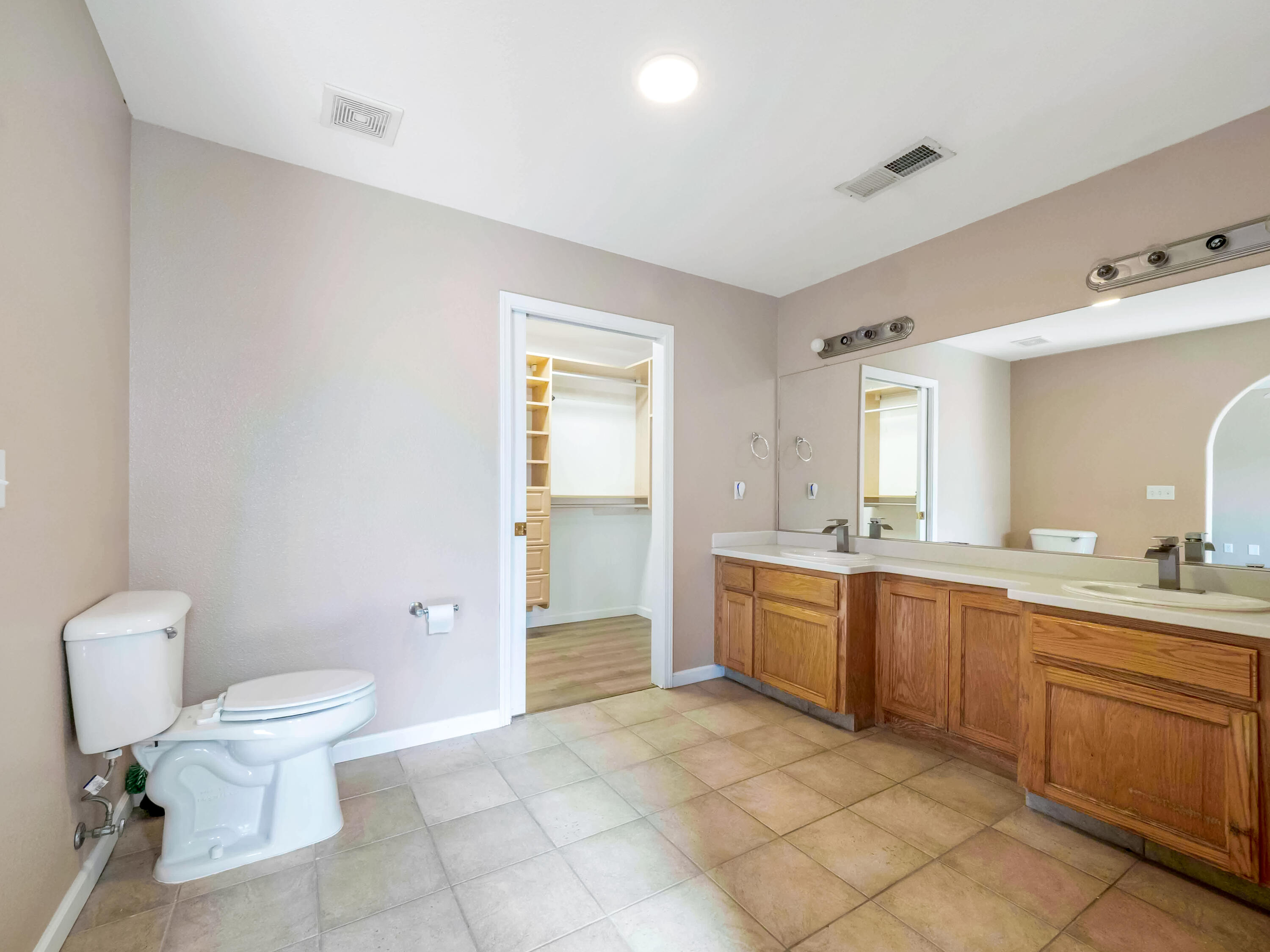 697 Leta Mae Court Exeter, CA 93221 - Photo 28 of 33 Primary Bath