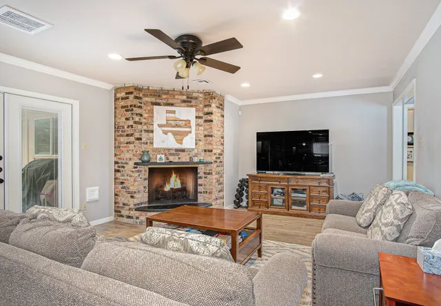 $4,750 | 614 Bendwood Drive, Houston, TX 77024