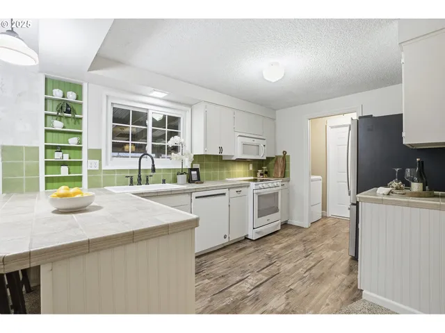 $574,900 | 5492 Southeast Hillwood Circle, Milwaukie, OR 97267