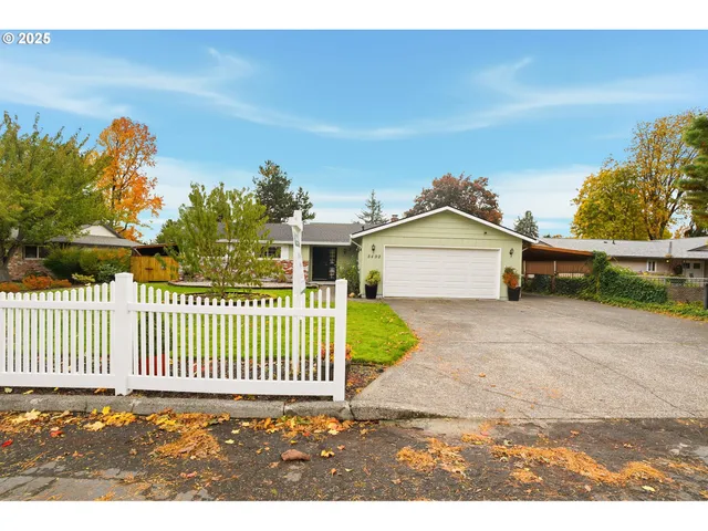 $574,900 | 5492 Southeast Hillwood Circle, Milwaukie, OR 97267
