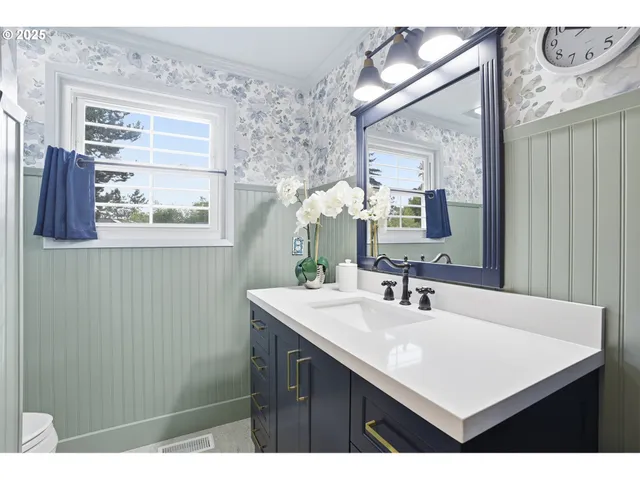 $574,900 | 5492 Southeast Hillwood Circle, Milwaukie, OR 97267