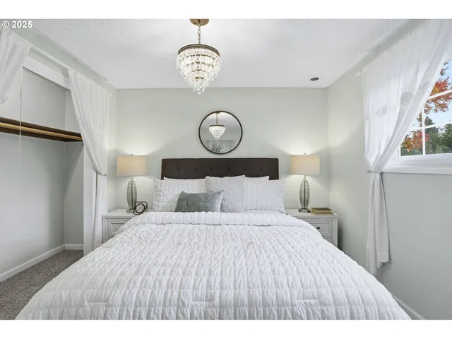 $574,900 | 5492 Southeast Hillwood Circle, Milwaukie, OR 97267