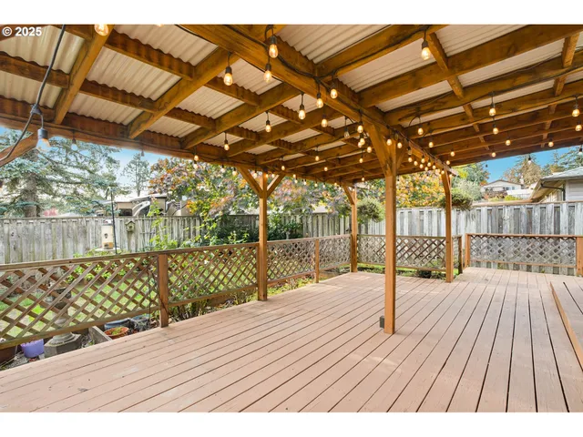 $574,900 | 5492 Southeast Hillwood Circle, Milwaukie, OR 97267