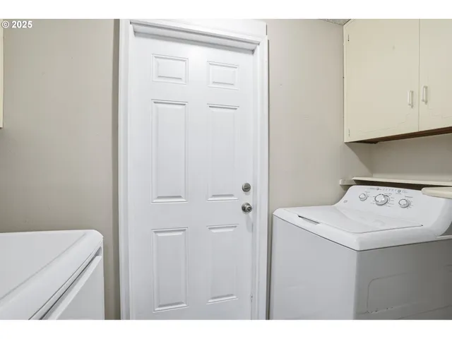 $574,900 | 5492 Southeast Hillwood Circle, Milwaukie, OR 97267