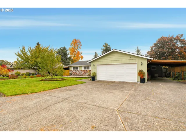 $574,900 | 5492 Southeast Hillwood Circle, Milwaukie, OR 97267