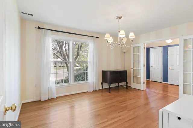 $824,000 | 1602 Blacksmith Lane, Herndon, VA 20170