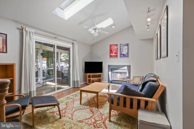 $824,000 | 1602 Blacksmith Lane, Herndon, VA 20170