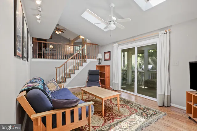 $824,000 | 1602 Blacksmith Lane, Herndon, VA 20170