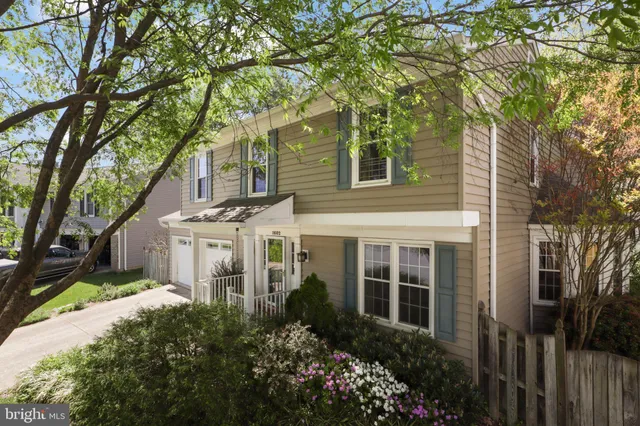 $824,000 | 1602 Blacksmith Lane, Herndon, VA 20170