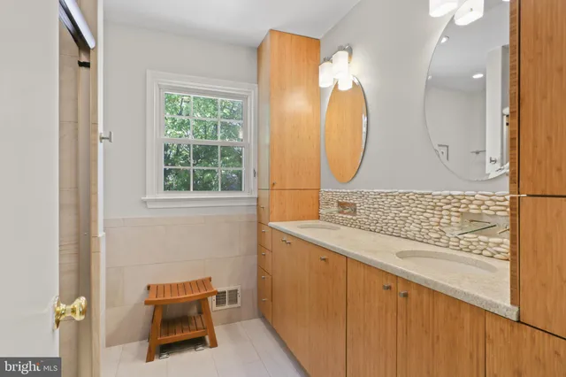 $824,000 | 1602 Blacksmith Lane, Herndon, VA 20170