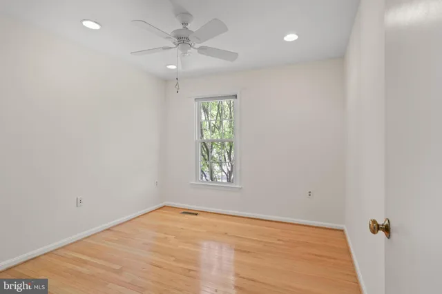 $824,000 | 1602 Blacksmith Lane, Herndon, VA 20170