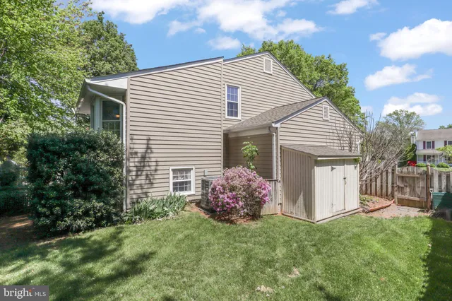 $824,000 | 1602 Blacksmith Lane, Herndon, VA 20170