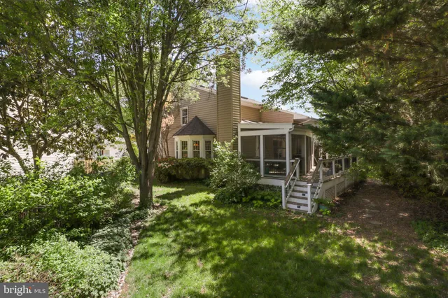 $824,000 | 1602 Blacksmith Lane, Herndon, VA 20170