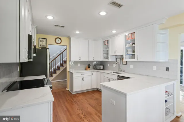 $824,000 | 1602 Blacksmith Lane, Herndon, VA 20170