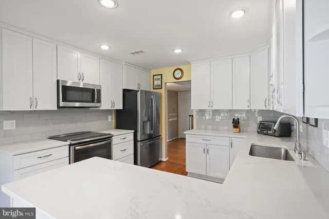 $824,000 | 1602 Blacksmith Lane, Herndon, VA 20170