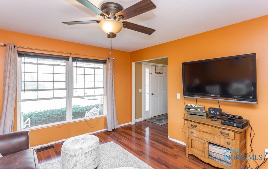 308 North Stadium Road Oregon, OH 43616 - Photo 6 of 29 Gallery Image 6