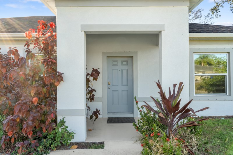 1014 Guava Street Sebastian, FL 32958 - Photo 6 of 30 a view of a potted plants in front of a house